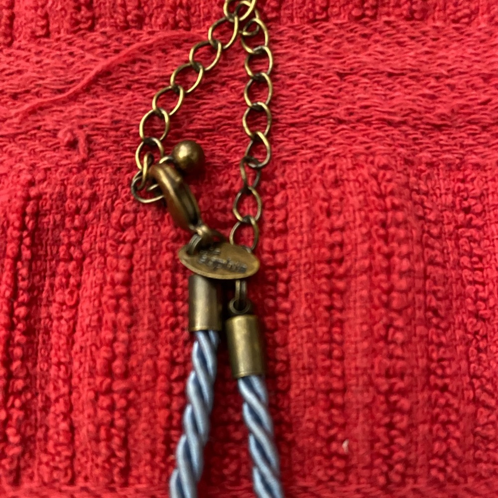 Elegant Gold and Blue Pendant Necklace - Picture 3 of 3